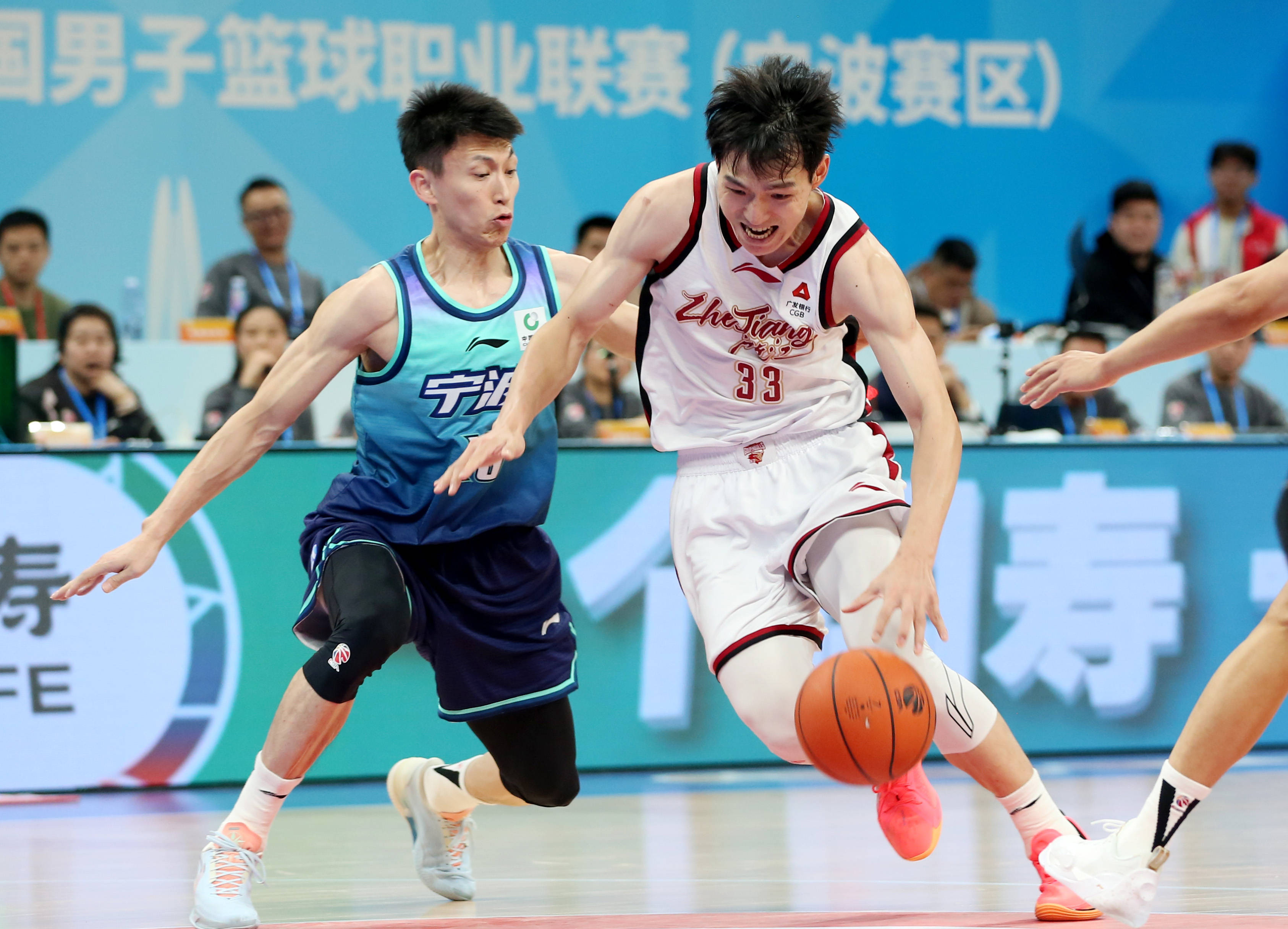 包含东契奇在法国队比赛中晋级今晚浙江稠州调整名单以备CBA常规赛，网友：Scout与80激战切尔西分钟的词条